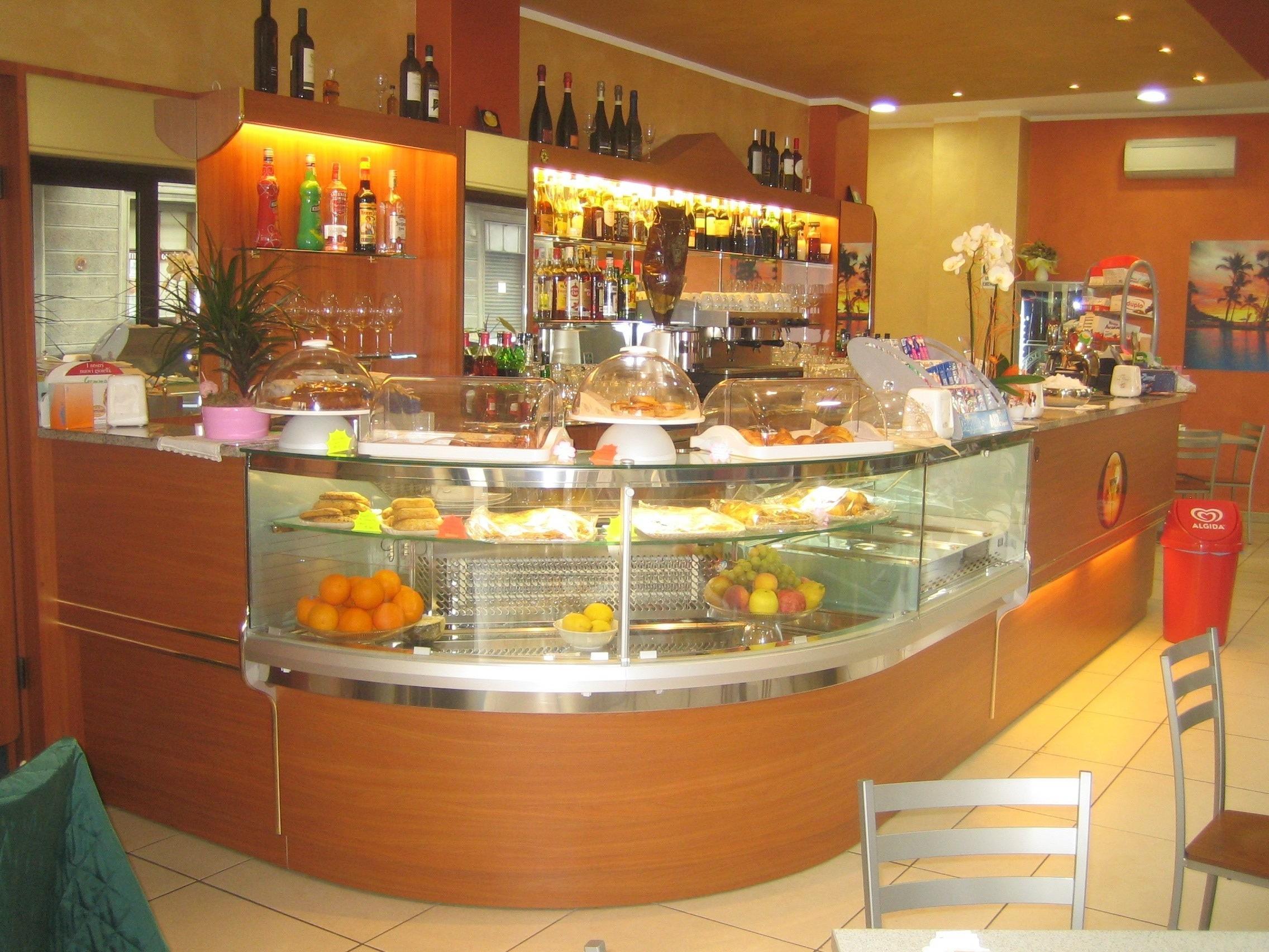 Arredamenti locali moderni : arredamento locali moderni ... Bancone bar falegnameria